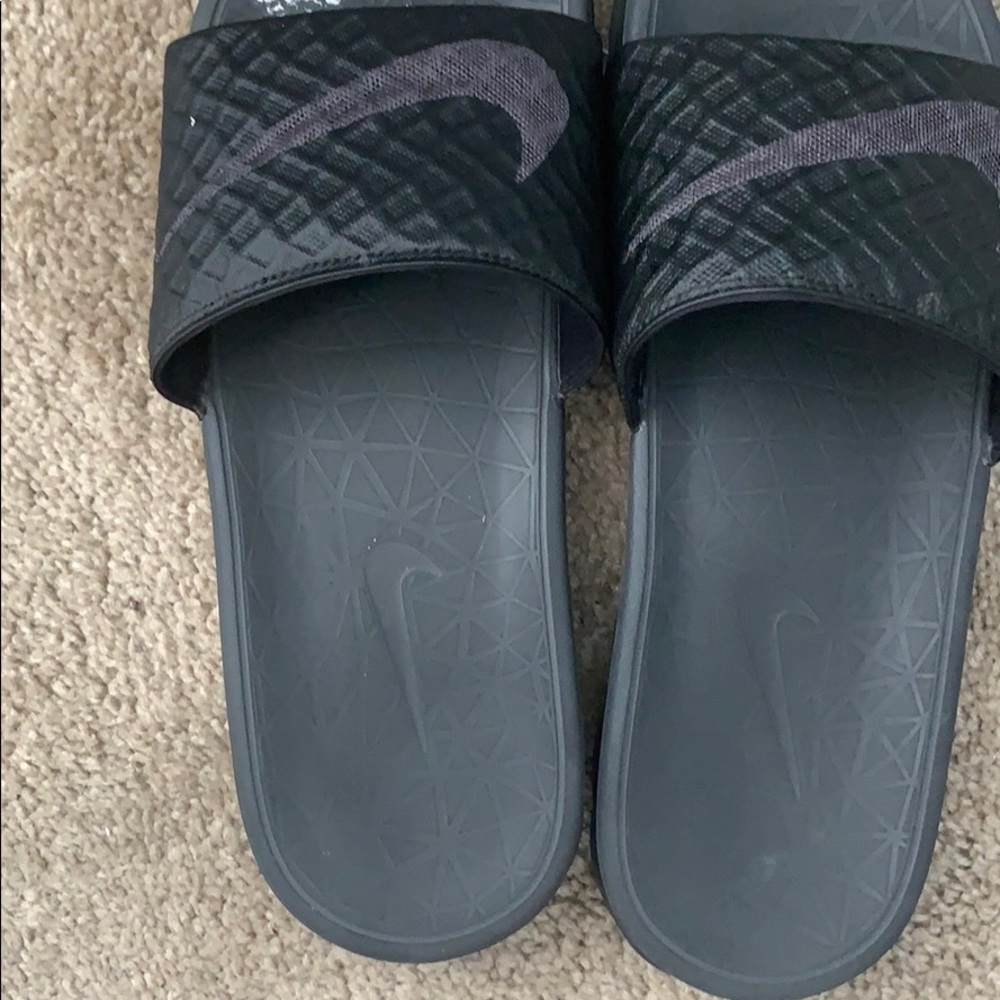 Men Nike airfoam all black slides
